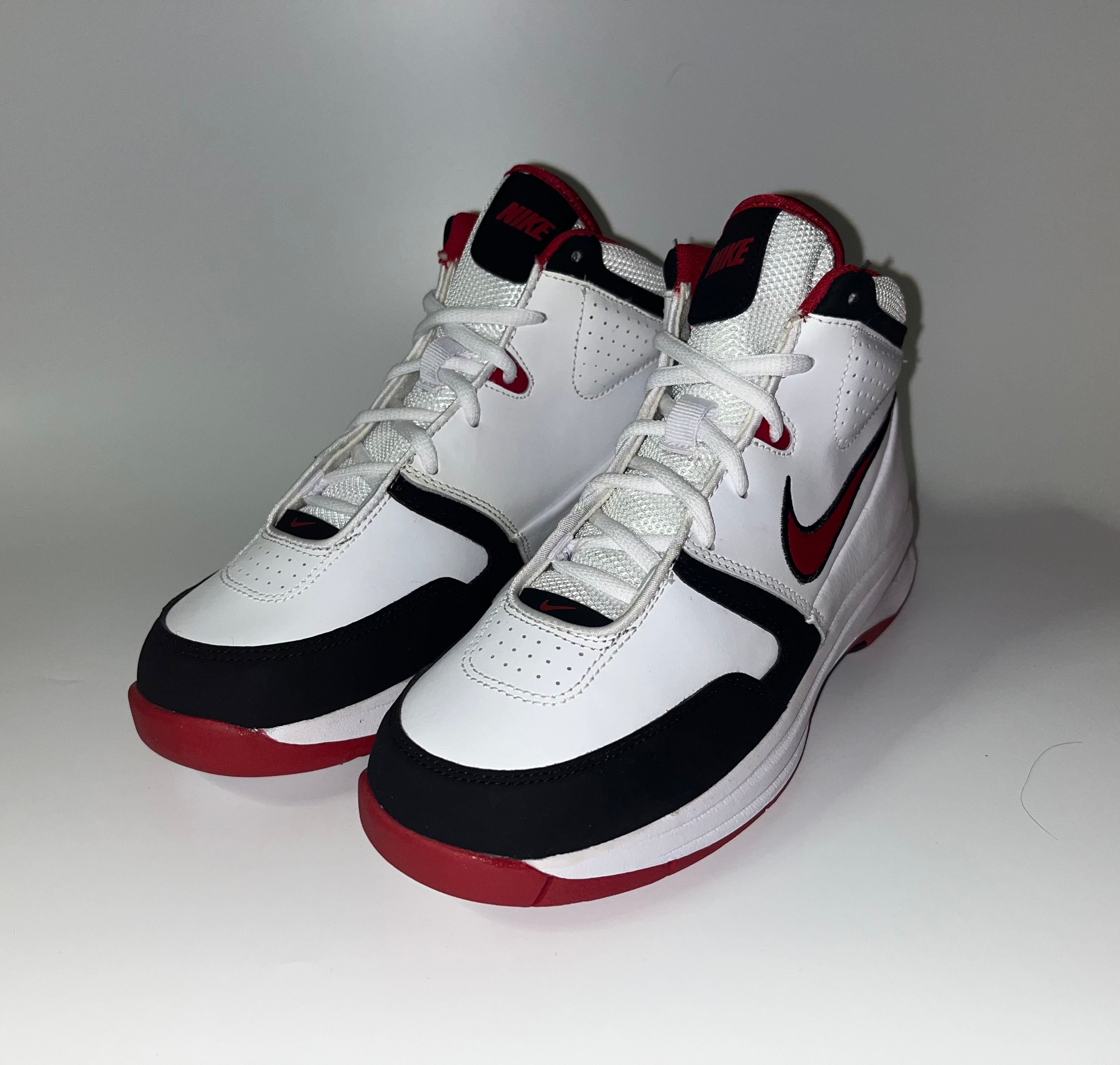 Nike Kids Basketball Boot / Shoe Team Hustle D 4 - White/Varsity Red/Black