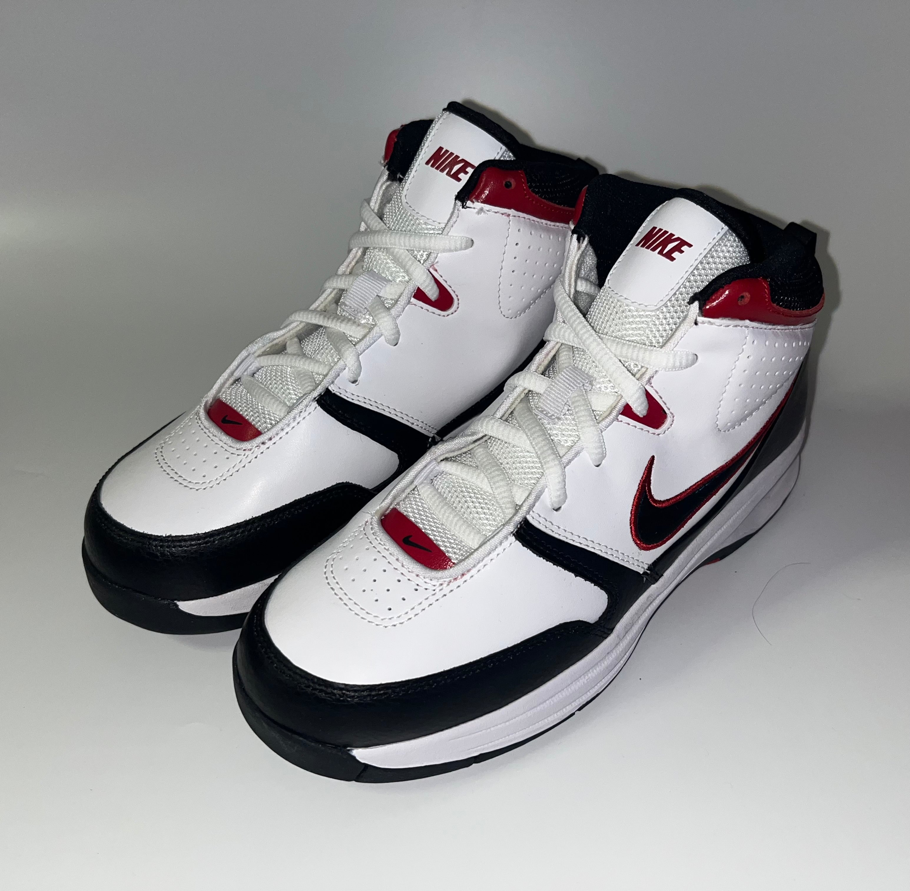 Nike Kids Basketball Boot / Shoe Team Hustle D 4 - White/Black/Red