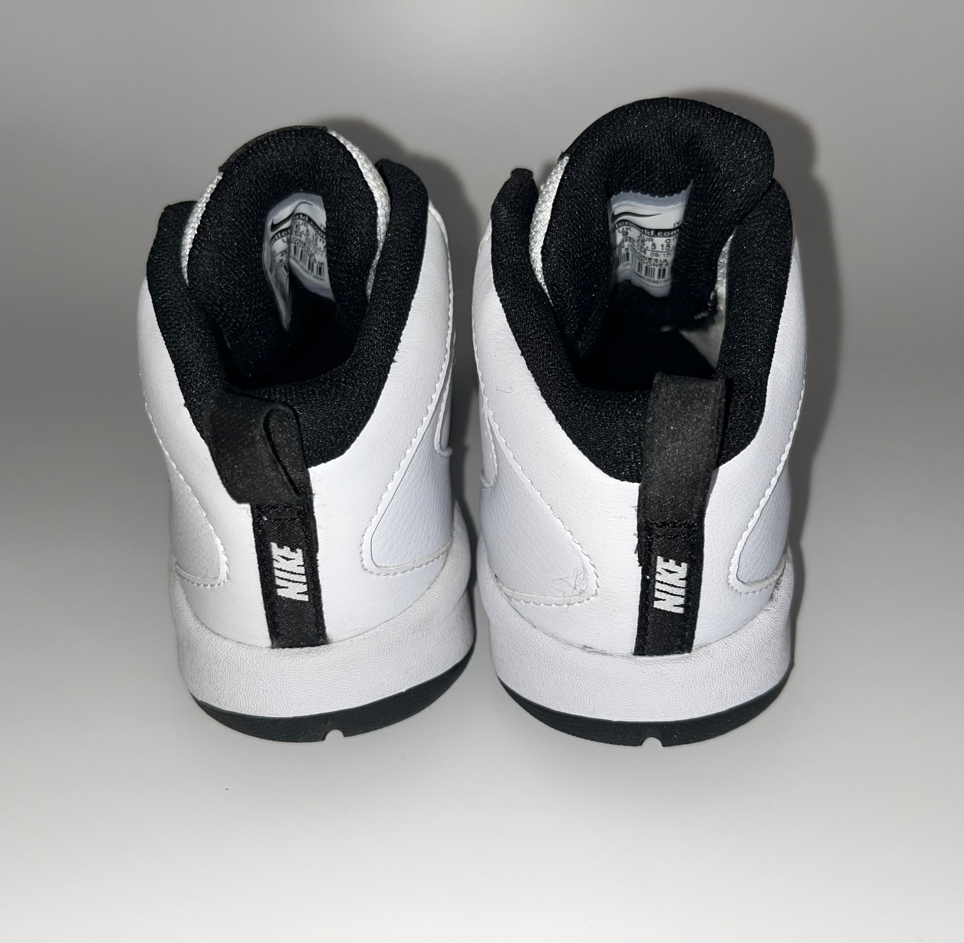 Nike Kids Basketball Boot / Shoe Team Hustle D 5 - White/Black