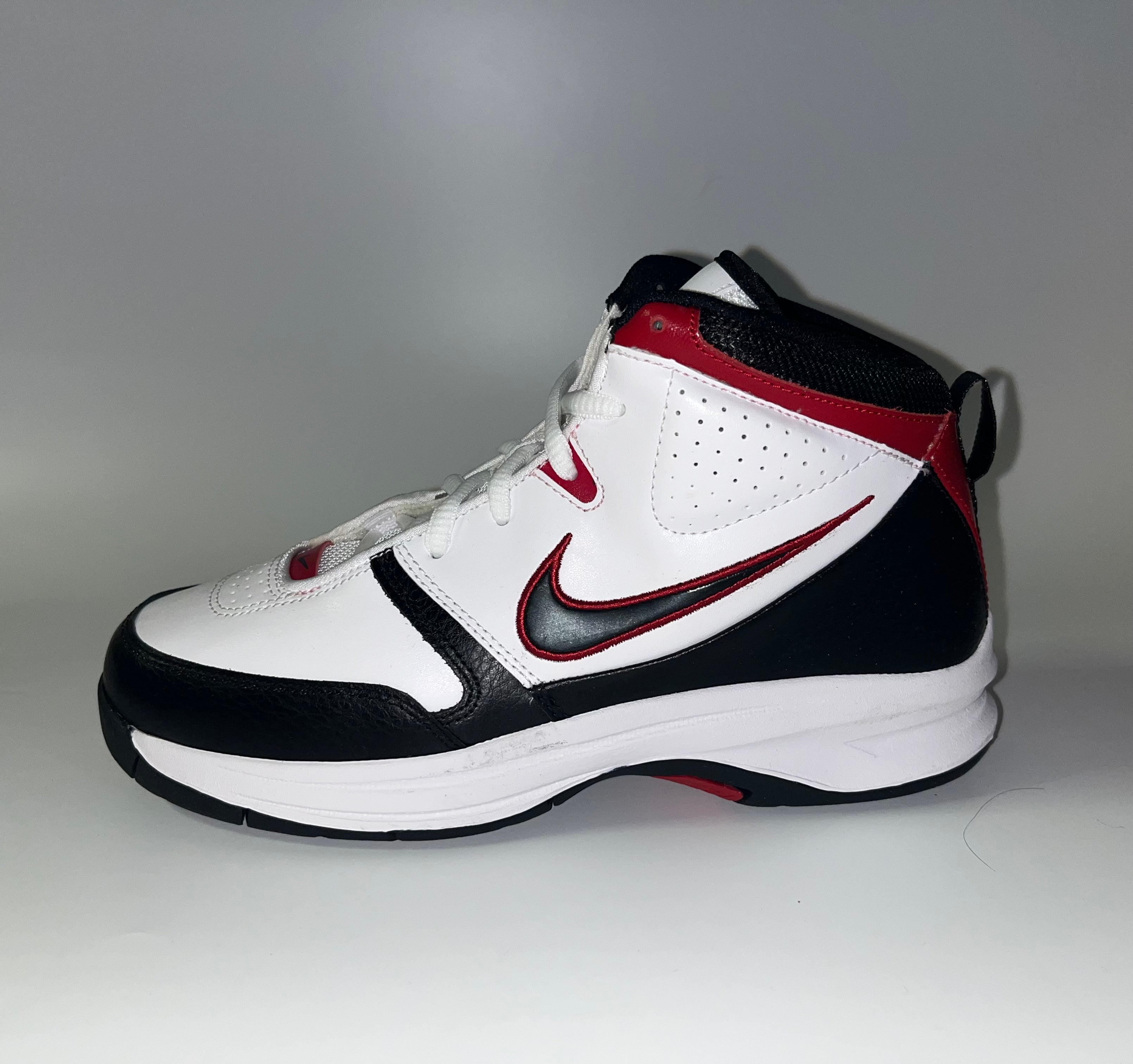 Nike Kids Basketball Boot / Shoe Team Hustle D 4 - White/Black/Red