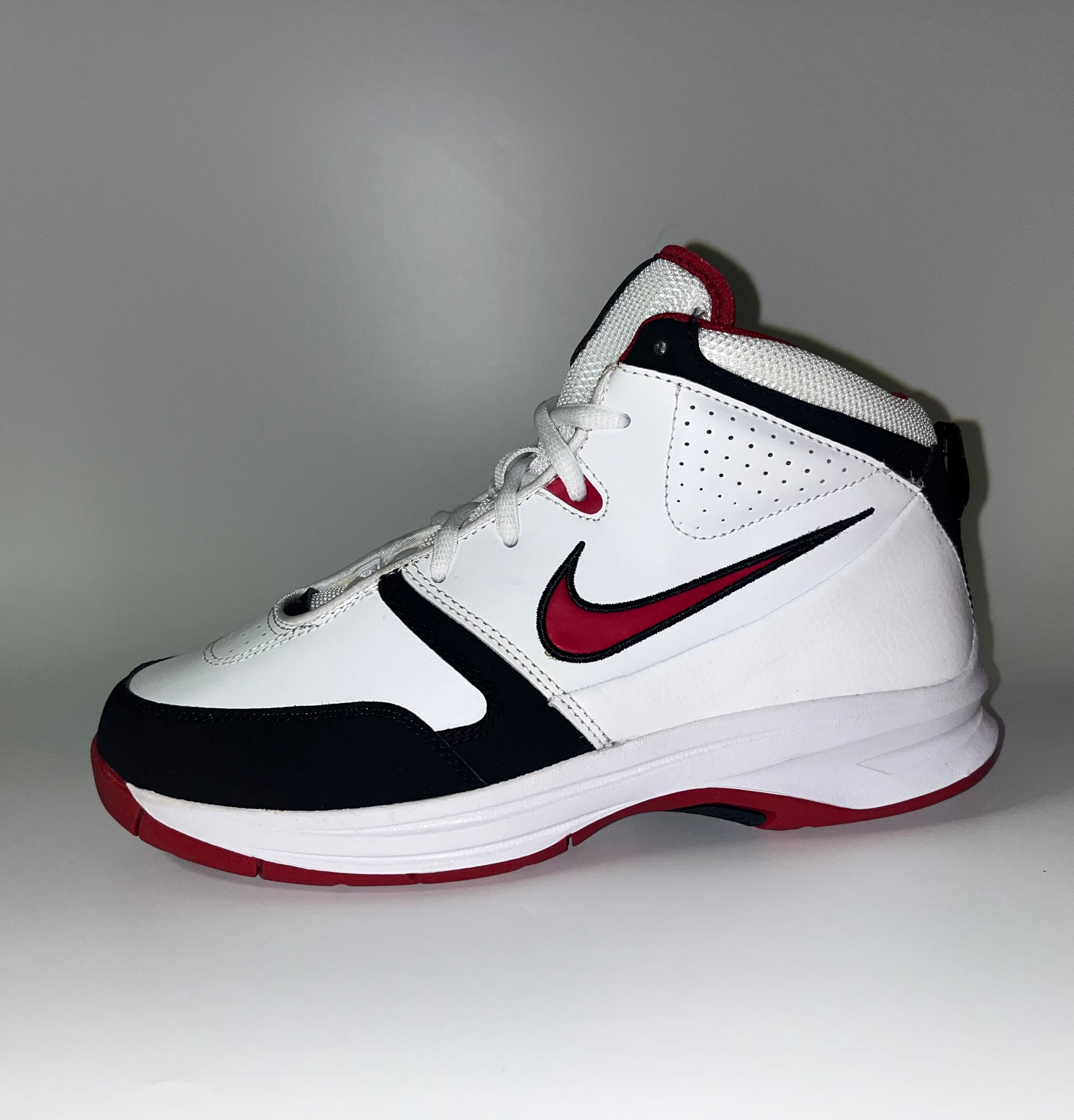 Nike Kids Basketball Boot / Shoe Team Hustle D 4 - White/Varsity Red/Black