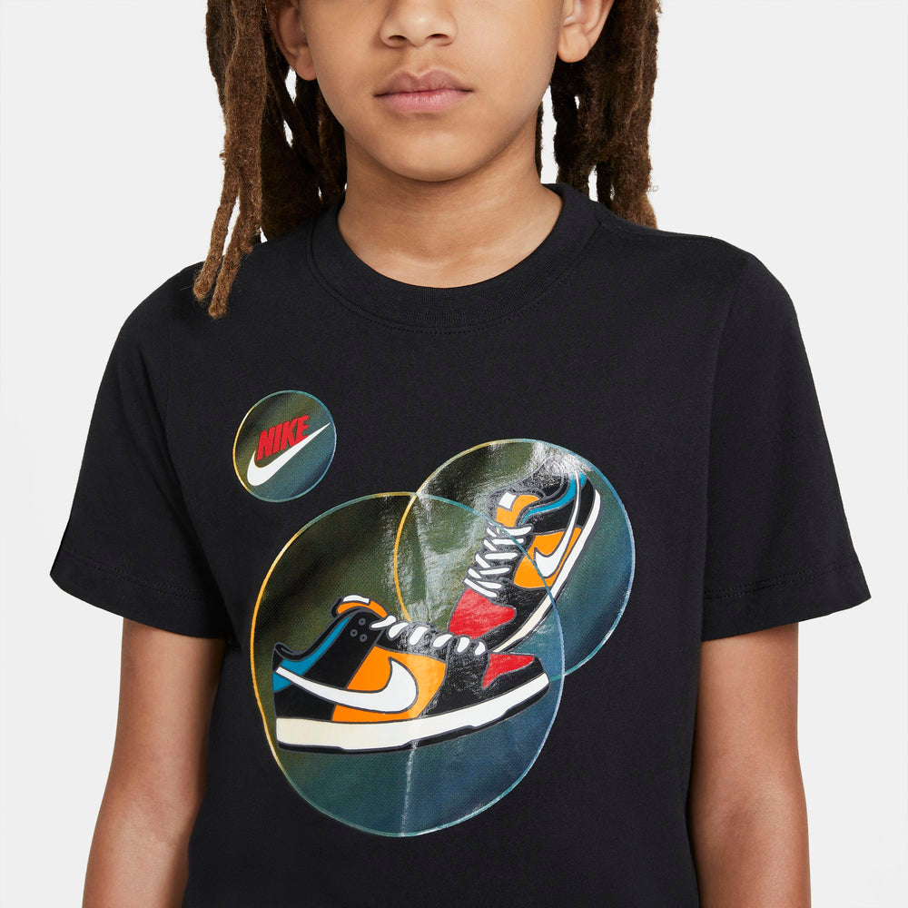 Nike Sportswear Floating Kicks Tee - Black NK-DC7510-010